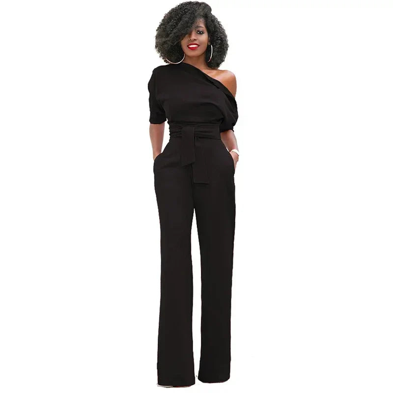 Eleganter Damen-Jumpsuit mit einer freien Schulter und Gürtel